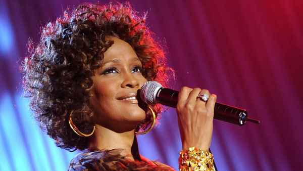 Уитни Хьюстон (Whitney Houston) краткая биография певицы