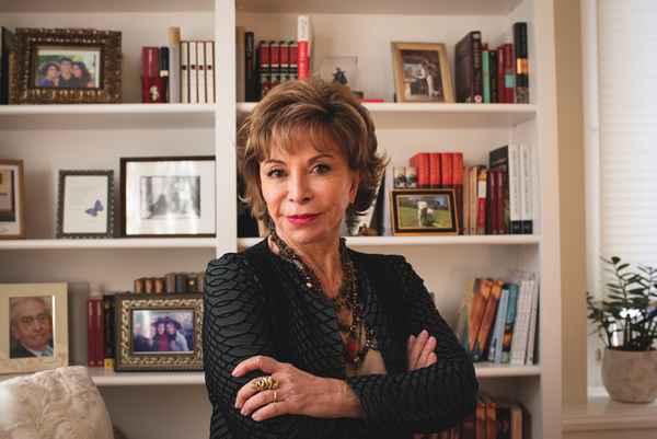 Краткая биография Изабель Альенде (Isabel Allende)  Писатели