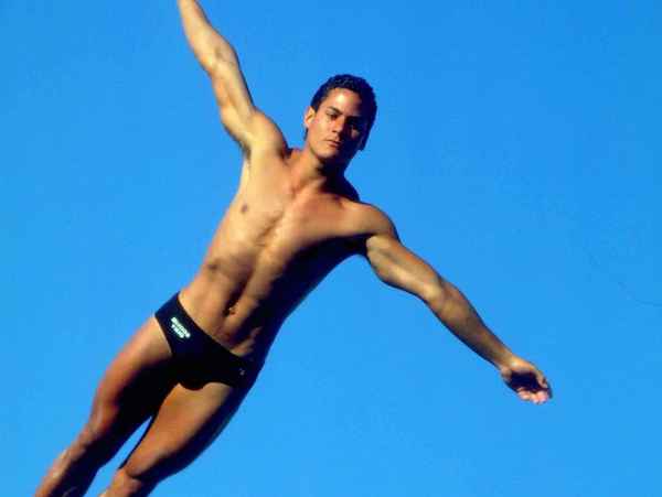 Грег Луганис (Greg Louganis) краткая биография прыгуна в воду